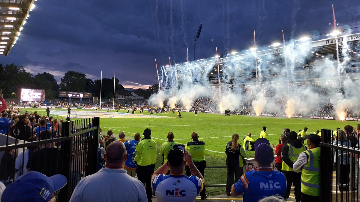 LDShospcharity's tweet photo. We are thrilled to announce that an incredible £8,824 was donated to Leeds Hospitals Charity for our MND appeal by fans at the Leeds Rhinos Rob Burrow Tribute game last Friday at Headingley Stadium 👏💜

Thank you to everyone who donated and a special thank you to @leedsrhinos 💜 https://t.co/0glOMApoqA