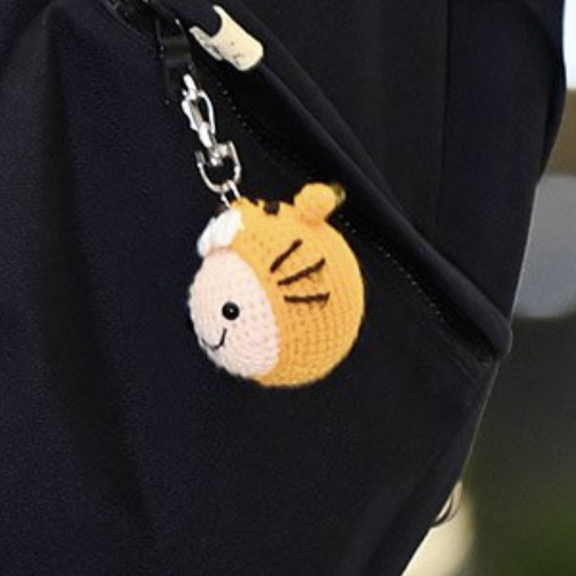 Hanging charms on bag is very hot now, uri Seon was the pioneer for this fashion, he wore this bag charm on 7 July 2023.
#kimseonho
#canthislovebetranslated