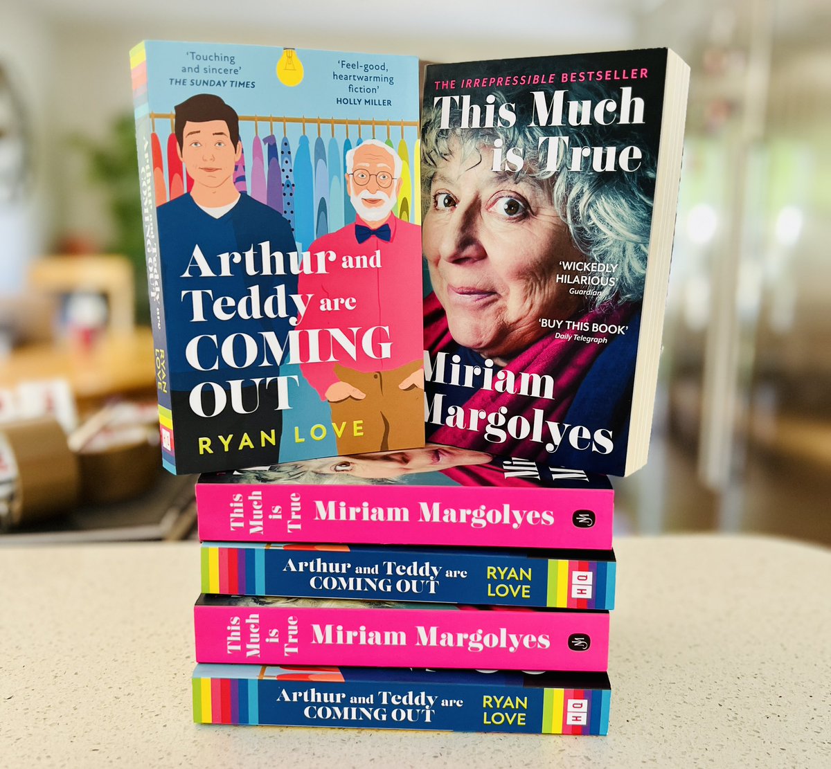 RyanJL's tweet image. Time for #PrideMonth giveaway!

I've got 3 *signed* copies of This Much Is True by the incredible Miriam Margolyes. I'll throw in a copy of Arthur and Teddy Are Coming Out with each one. 

To win a set simply follow me, like and RT this post by July 1st. 

Good luck! 🏳️‍🌈💙🏳️‍🌈