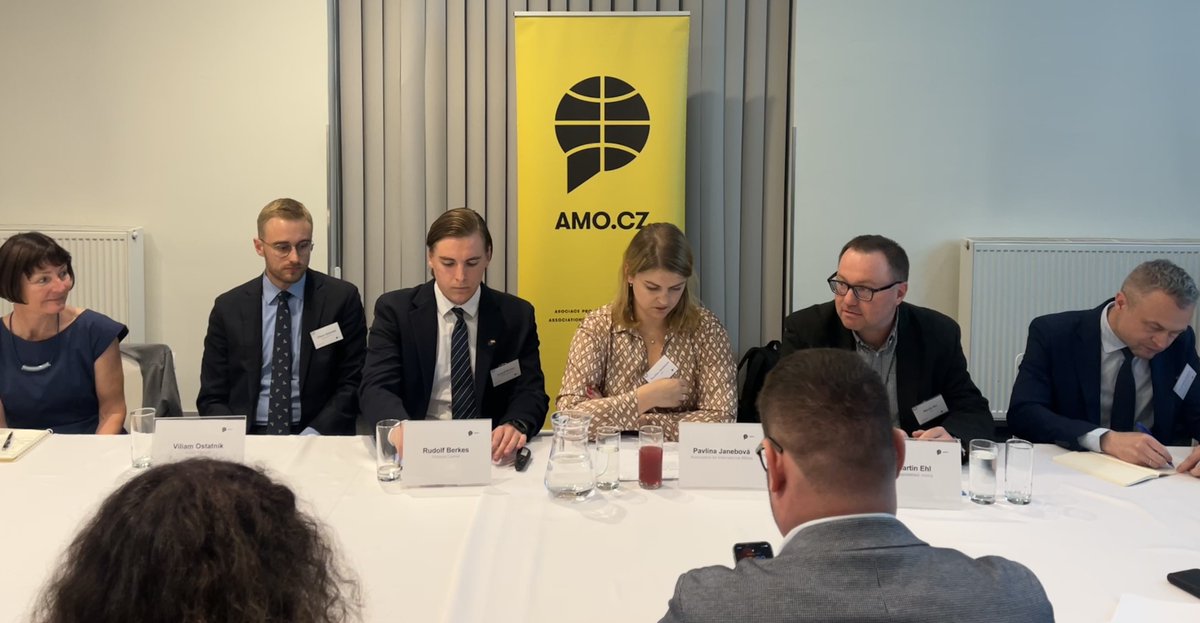 Political Capital tweet media