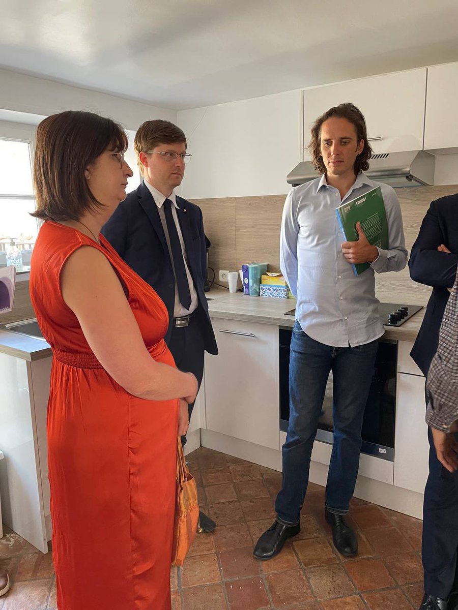 Fabien_Au's tweet photo. Pour la première fois dans l’ouest-parisiens, à l’occasion du mois des #fiertés 🌈 @lerefuge ouvre à @VilledeVerneuil un établissement d’hébergement innovant dédiée à la réinsertion des jeunes #LGBT+. https://t.co/Rn86RD4ldg