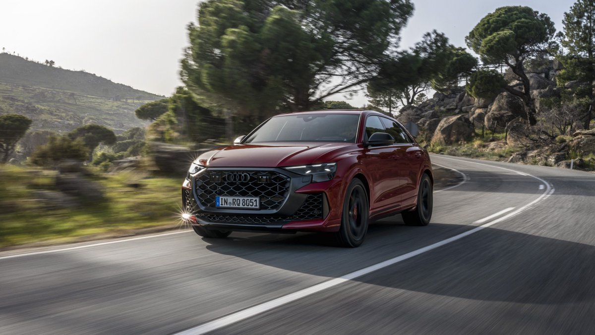 Met liefst 640 pk is de Audi RS Q8 performance het krachtigste model met verbrandingsmotor ooit van Audi Sport. Van 0 -100 km/u in 3,6 sec. en een topsnelheid van 305 km/u spreken boekdelen. nieuws.audi.nl/audi-rs-q8-per…