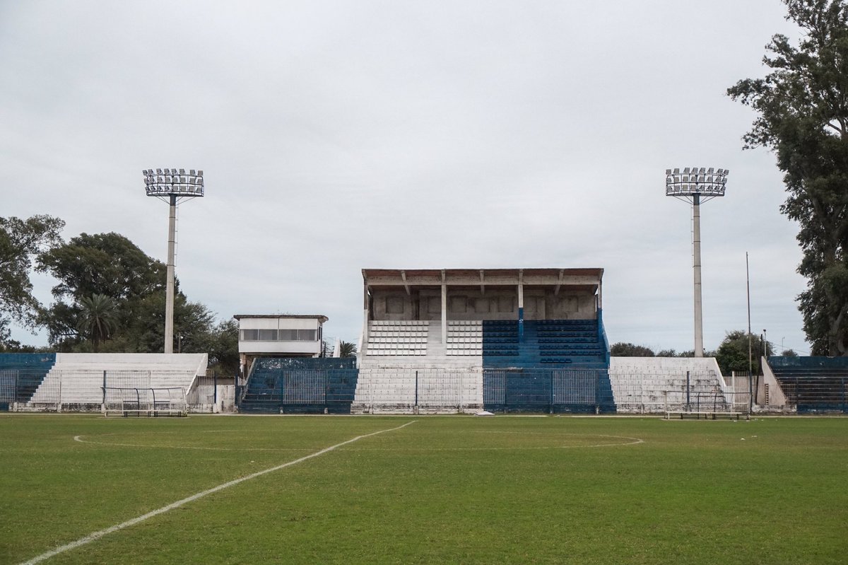 groundspotters's tweet photo. https://t.co/917fZiOwR3

#sarmiento #sarmientodelabanda #labanda #losprofe #vamoslosprofe #elúnicograndedelaciudad #hopping #groundhopping #groundhopper #fussball #ground #football #stadion #stadium #thechickenbaltichronicles #hopper #soccer #futbol #calcio #estadio #ultras https://t.co/5THLaXCXw7