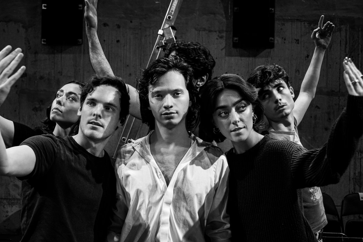 swkplay's tweet photo. “Word is he sold himself to the devil for a pretty face”
- Lady Henry

As the young musician is pulled in every direction by fans, record producers, photographers - slowly warping his impressionable mind, the dark side of eternal youth emerges...

#RehearsalPhotos: Juan Coolio 📷 https://t.co/vfeOV0Xn3f