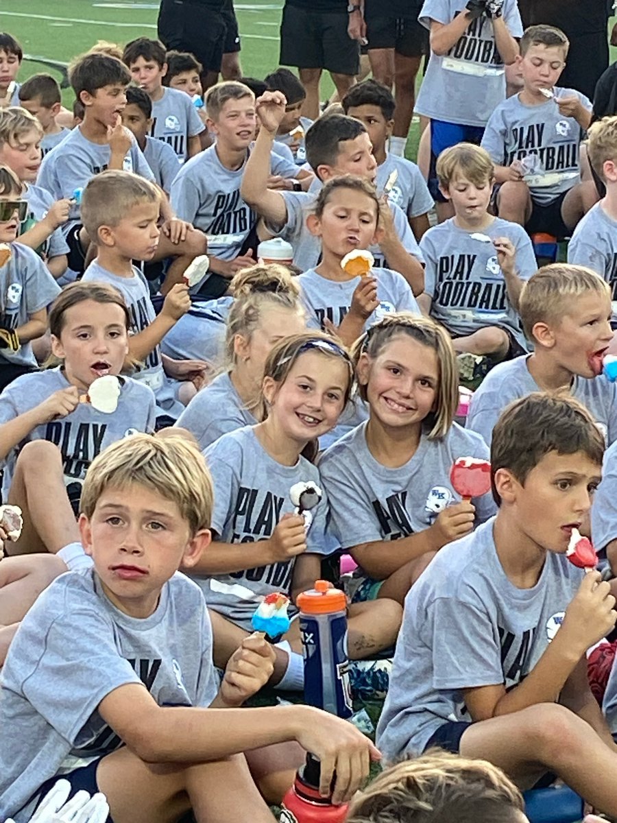KilbourneFB's tweet image. Under the Lights Youth Camp NEVER disappoints!  Can’t wait til next year!!! Photos and Highlight Video will be out soon. @WKHSWolves @CoachEddie09 
#KFR