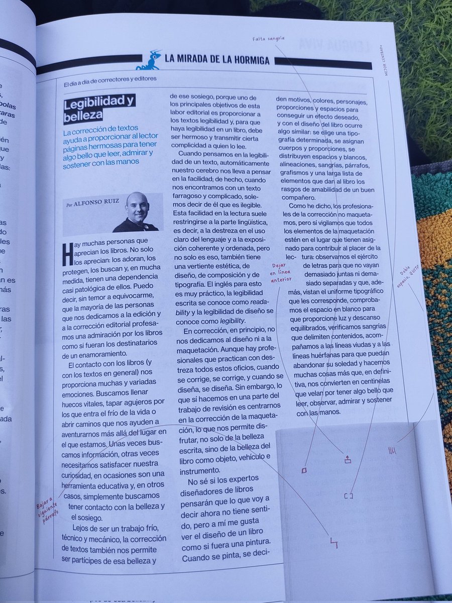 Legibilidad y belleza. Demasiado bonito para no compartirlo. Y qué sonrisa más tonta me arranca el fallito de maquetación (soy muy friki de lo mío, lo sé), a ver quién más lo encuentra. Alfonso Ruiz en la <a href="/archiletras/">Archiletras</a> número 23. 🥰