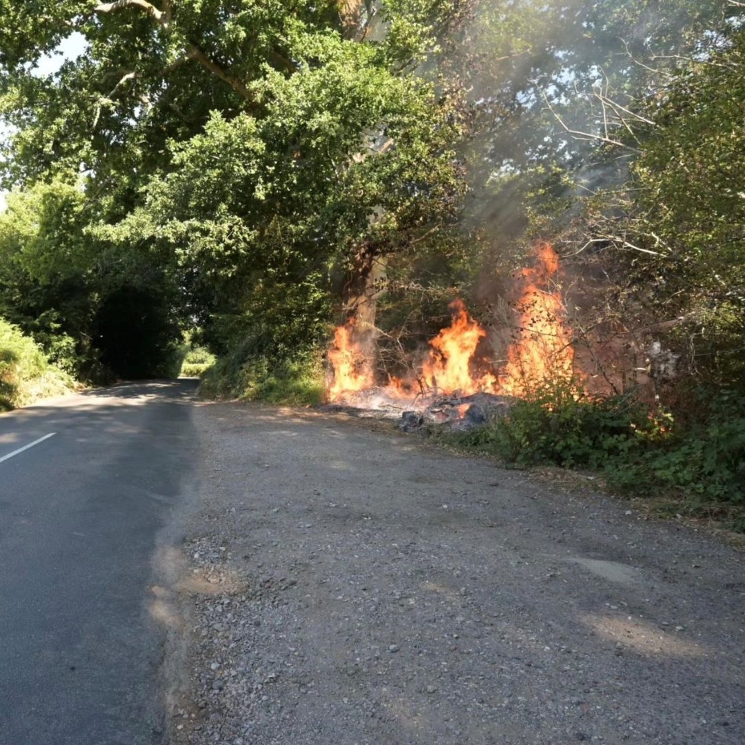 This warm and dry weather increases the risk of wildfires which damage our landscape and pose a threat to our wildlife🔥

They can easily be avoided. 

Please don't have camp fires or BBQs and please dispose of cigarettes carefully to be #LakeDistrictKind 💚