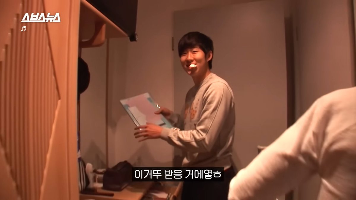 HHRSHM's tweet photo. ❗️팬들한테 받은 편지 자랑하는 쿼카를 위해 생일 축하 편지 &amp; 선물 보낼 사람 모집 중❗️

https://t.co/ZfKWGmJ79Y https://t.co/kkmhUXVy1z