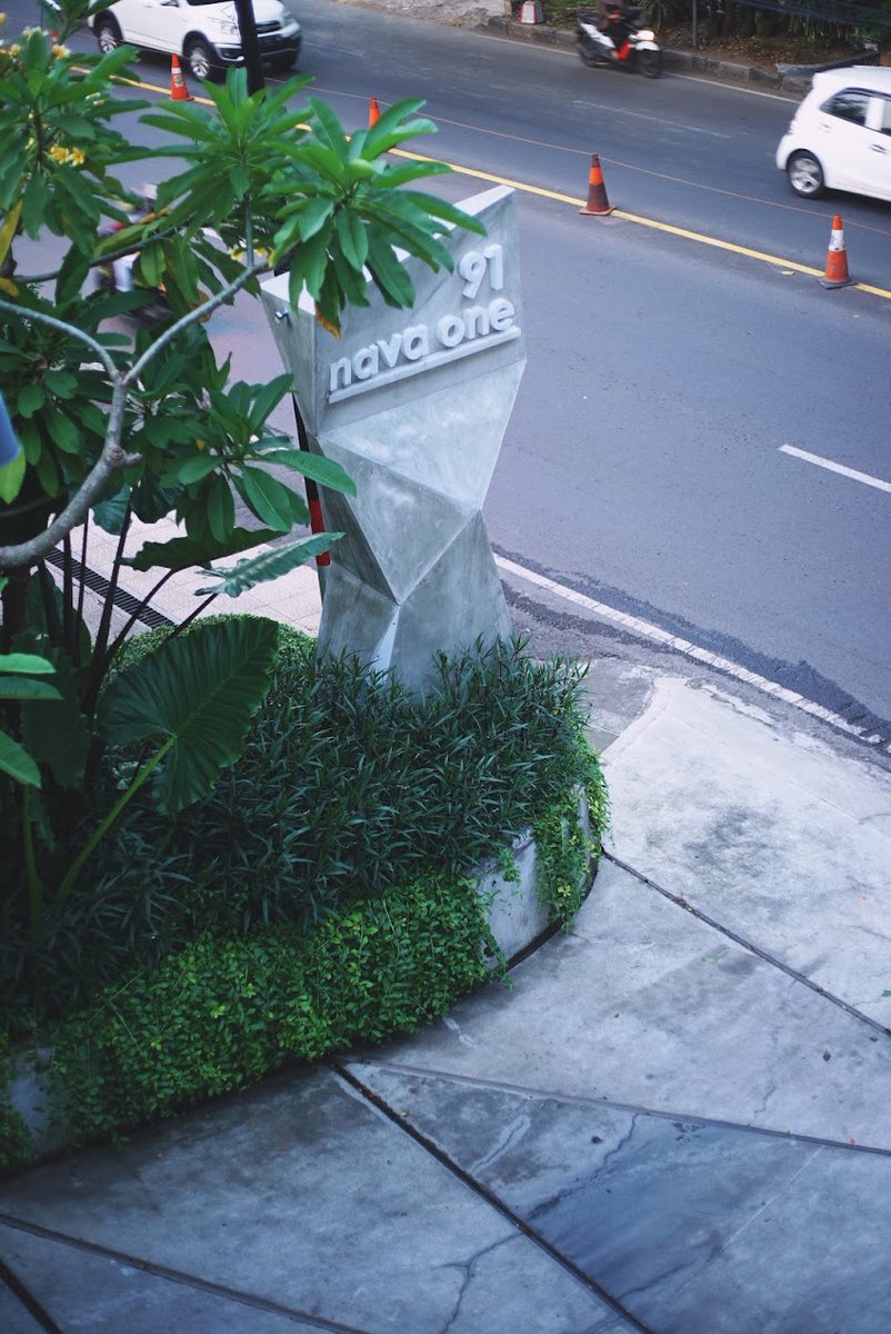 ɐןןǝʇsʎuuǝɹ tweet media