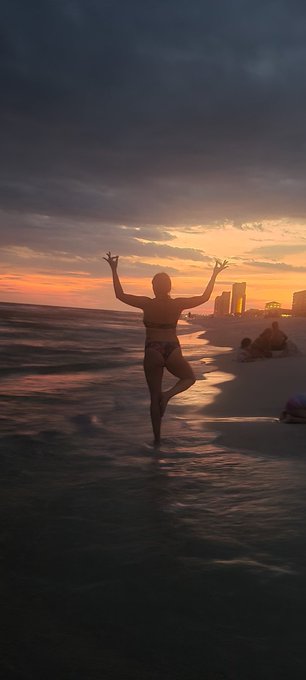 Yoga on #panamabeach at #sunset. So beautiful! https://t.co/qCTPV0huuW<a href="/tag/panamabeach"class="tags">#panamabeach</a><a href="/tag/sunset"class="tags">#sunset</a>