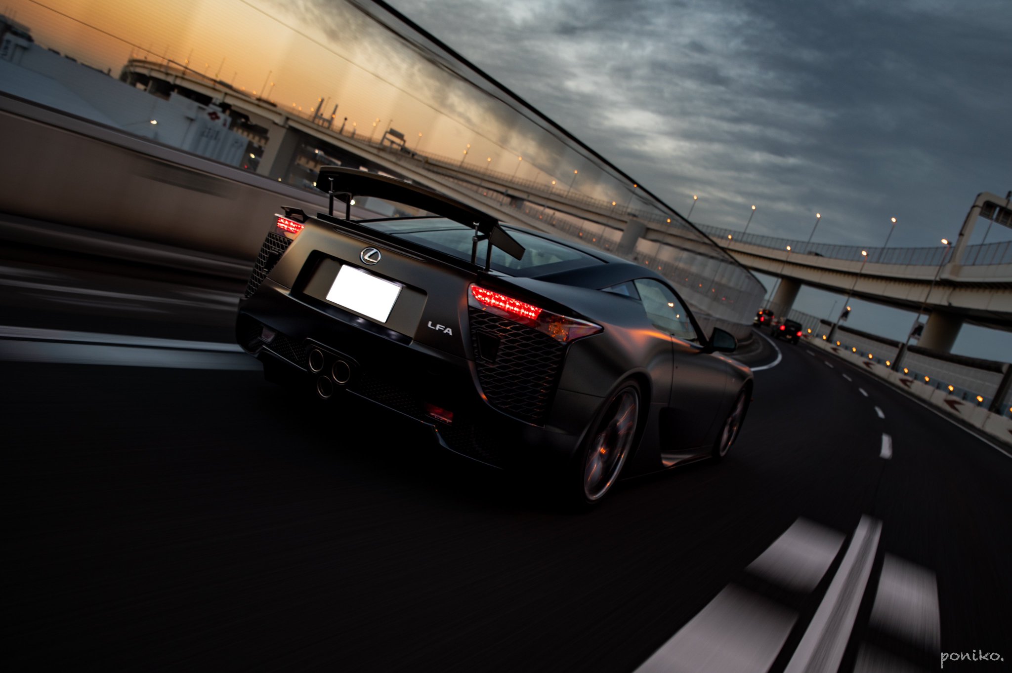 GQ6g1TxbwAAt24L.jpg:large