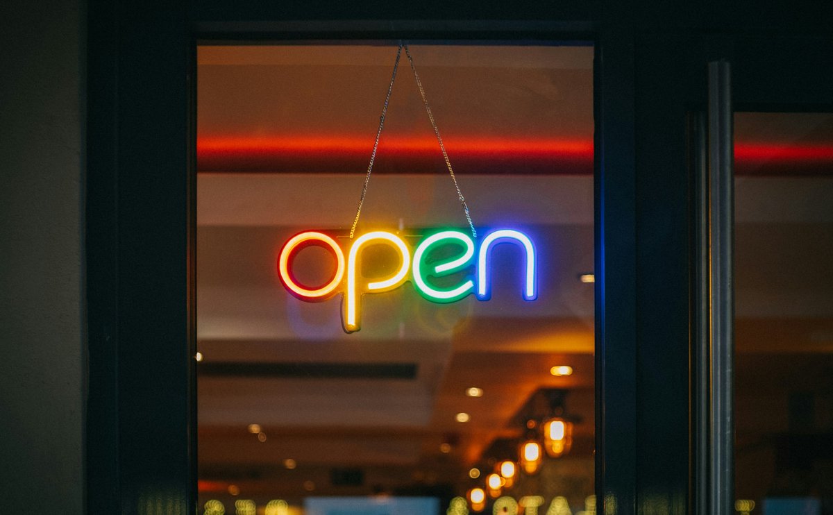 Our new workshop ‘Open Scholarship: Open Monographs’ (available to all Oxford students, researchers and staff) explores the benefits of open access publication for longform works. Join us to learn more:

🗓️Weds 26 June
⏰10:00-11:00
💻Online

Book here: shorturl.at/AJTPP