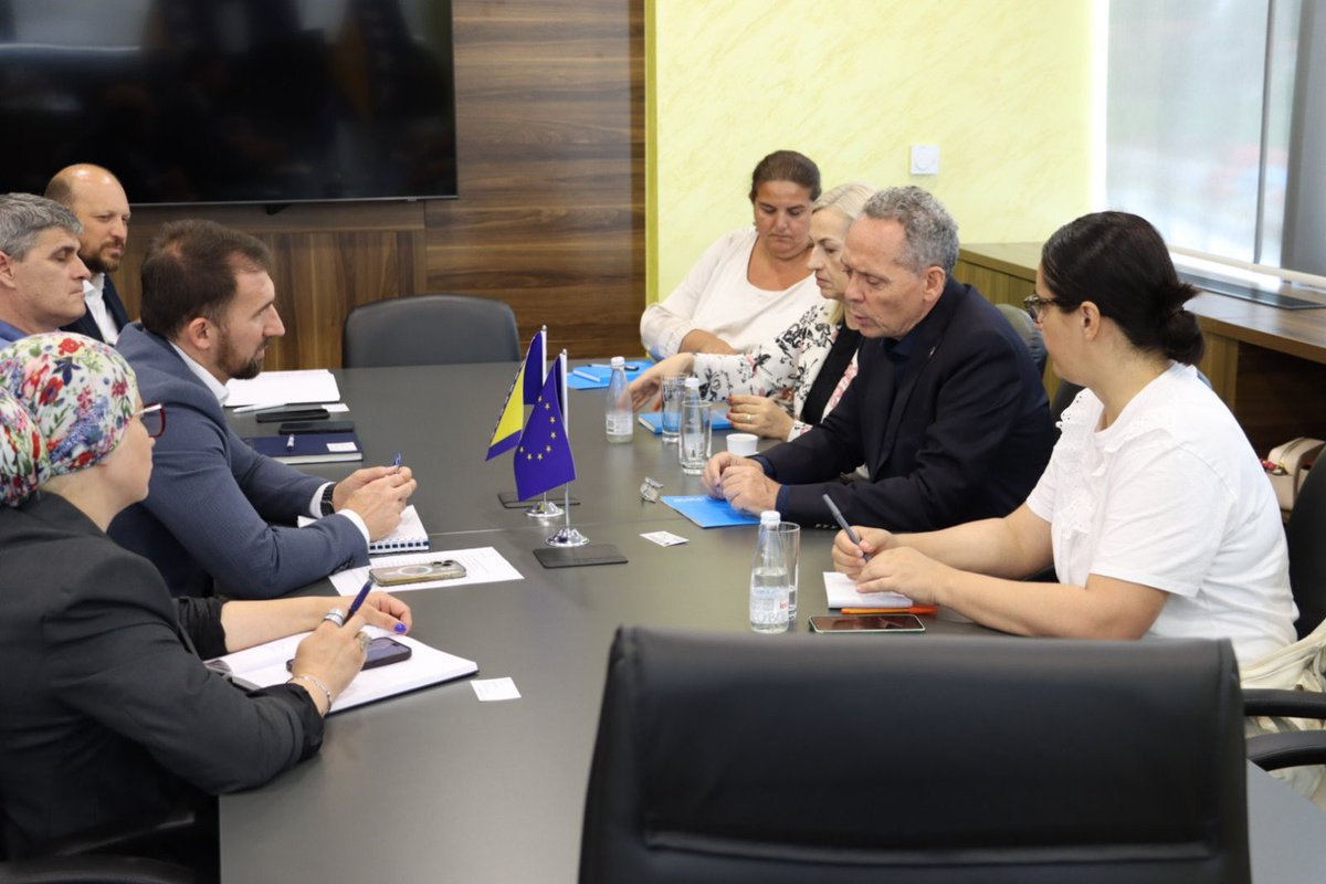 Adnan Delic (@ministarfmrsp) on Twitter photo Danas sam u nastupnu posjetu primio Marca Luceta, novog direktora <a href="/UNICEFBiH/">UNICEF BiH</a>. Zajedno radimo na unaprjeđenju socijalne i dječije zaštite kroz niz projekata. Naša vizija je bolje, sigurnije i pravednije društvo za djecu i porodice u BiH. #UNICEF #SocijalnaPravda #DjecaBiH #UNBiH Danas sam u nastupnu posjetu primio Marca Luceta, novog direktora <a href="/UNICEFBiH/">UNICEF BiH</a>. Zajedno radimo na unaprjeđenju socijalne i dječije zaštite kroz niz projekata. Naša vizija je bolje, sigurnije i pravednije društvo za djecu i porodice u BiH. #UNICEF #SocijalnaPravda #DjecaBiH #UNBiH