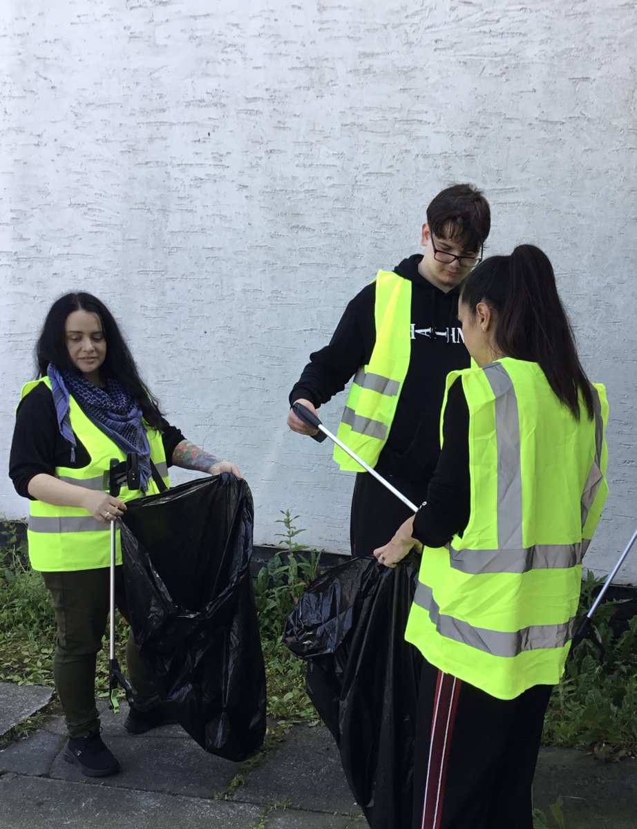 ExpLearningHub's tweet image. Students have been volunteering out in the local college community as part of Brighter Orrell’s Community Litter Picking Campaign. Students did a fantastic job and the streets of Orrell are looking much cleaner!

Keep up the great work everyone!