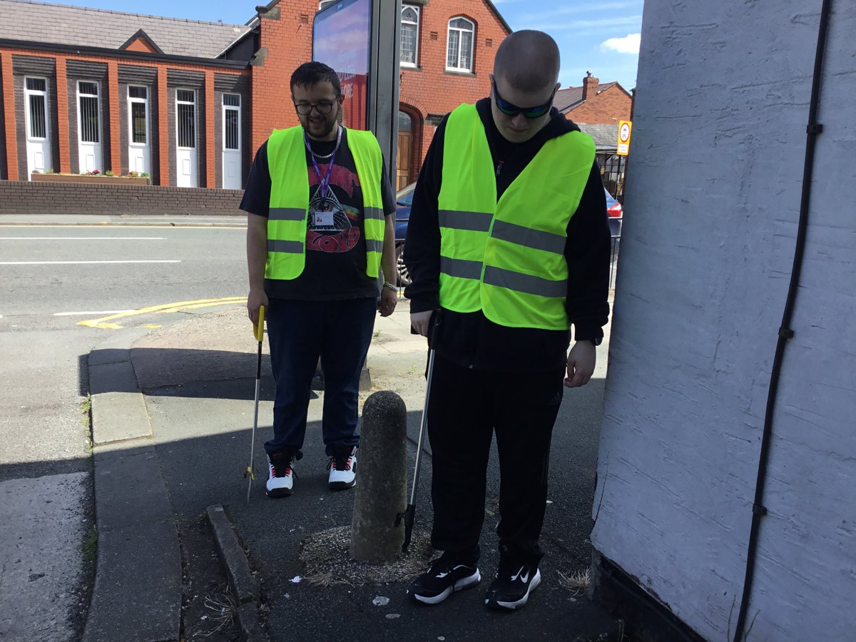 ExpLearningHub's tweet image. Students have been volunteering out in the local college community as part of Brighter Orrell’s Community Litter Picking Campaign. Students did a fantastic job and the streets of Orrell are looking much cleaner!

Keep up the great work everyone!