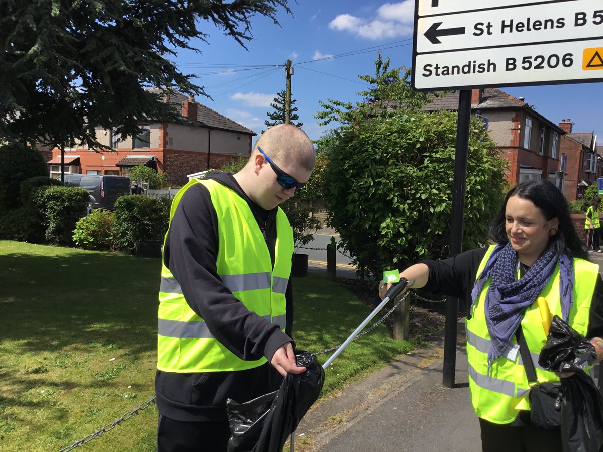 ExpLearningHub's tweet image. Students have been volunteering out in the local college community as part of Brighter Orrell’s Community Litter Picking Campaign. Students did a fantastic job and the streets of Orrell are looking much cleaner!

Keep up the great work everyone!