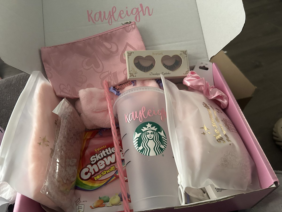 The best surprises always come when you least expect them! Especially when they’re off one of your sisters, her kids and my mum ❤️

Thank you so much! I love it and love you all! 🥰😘

Hopefully I can continue to keep my family proud! (And get another Starbucks cup! 😂)
