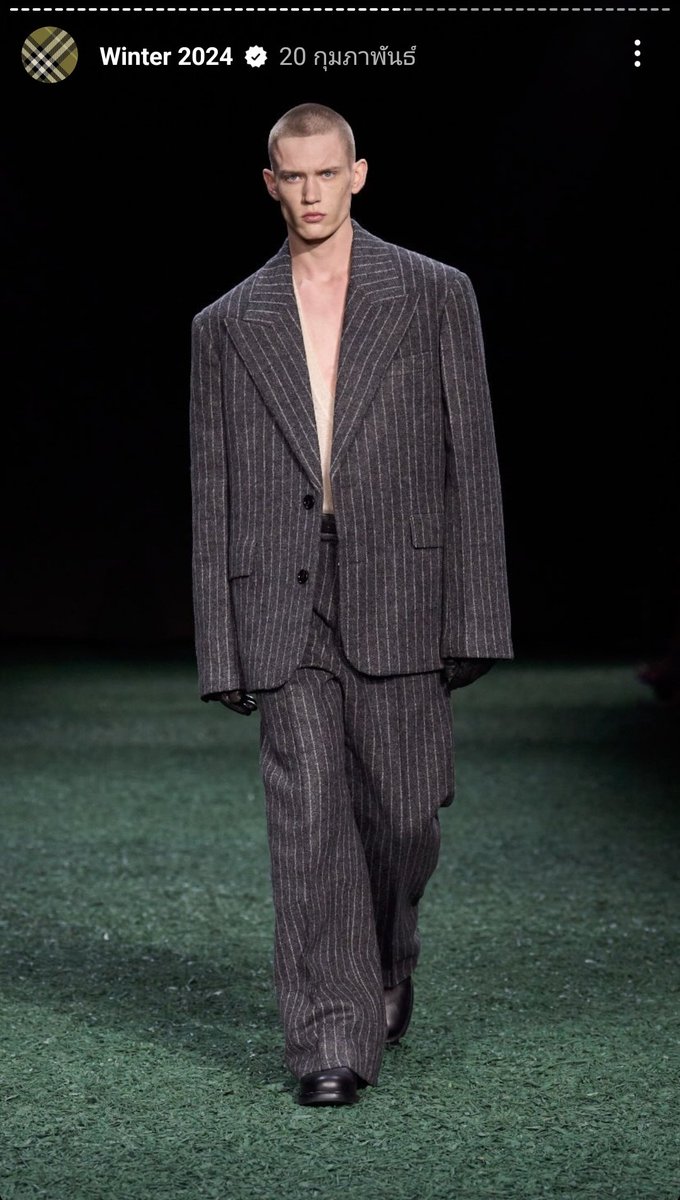 BVC_Streaming's tweet photo. สำหรับลุคไบร์ทในวันนี้จาก Burberry Runway Looks Winter 2024 ฮะ 👍

ถูกต้องที่สุด อันดับหนึ่ง ยอดเยี่ยม อภินิหาร เกินต้าน น้องไบร์ท 😍

#BurberryKnightBarxBRIGHT
#BurberryxBright
#burberry
#bbrightvc https://t.co/aaYMUP2HQ3