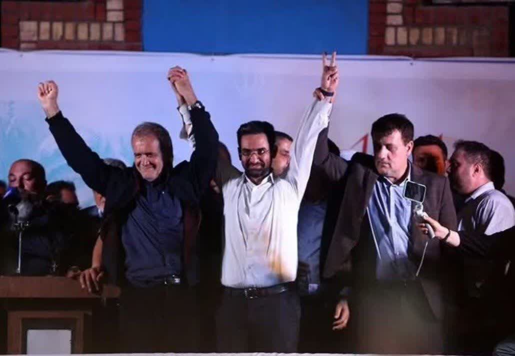 پزشکیان: من دولت روحانی نیستم ولی...
هر سفر استانی رونمایی از یک وزیر روحانی!
#اهواز

#دولت_سوم_روحانی
#سال‌های_بنفش
