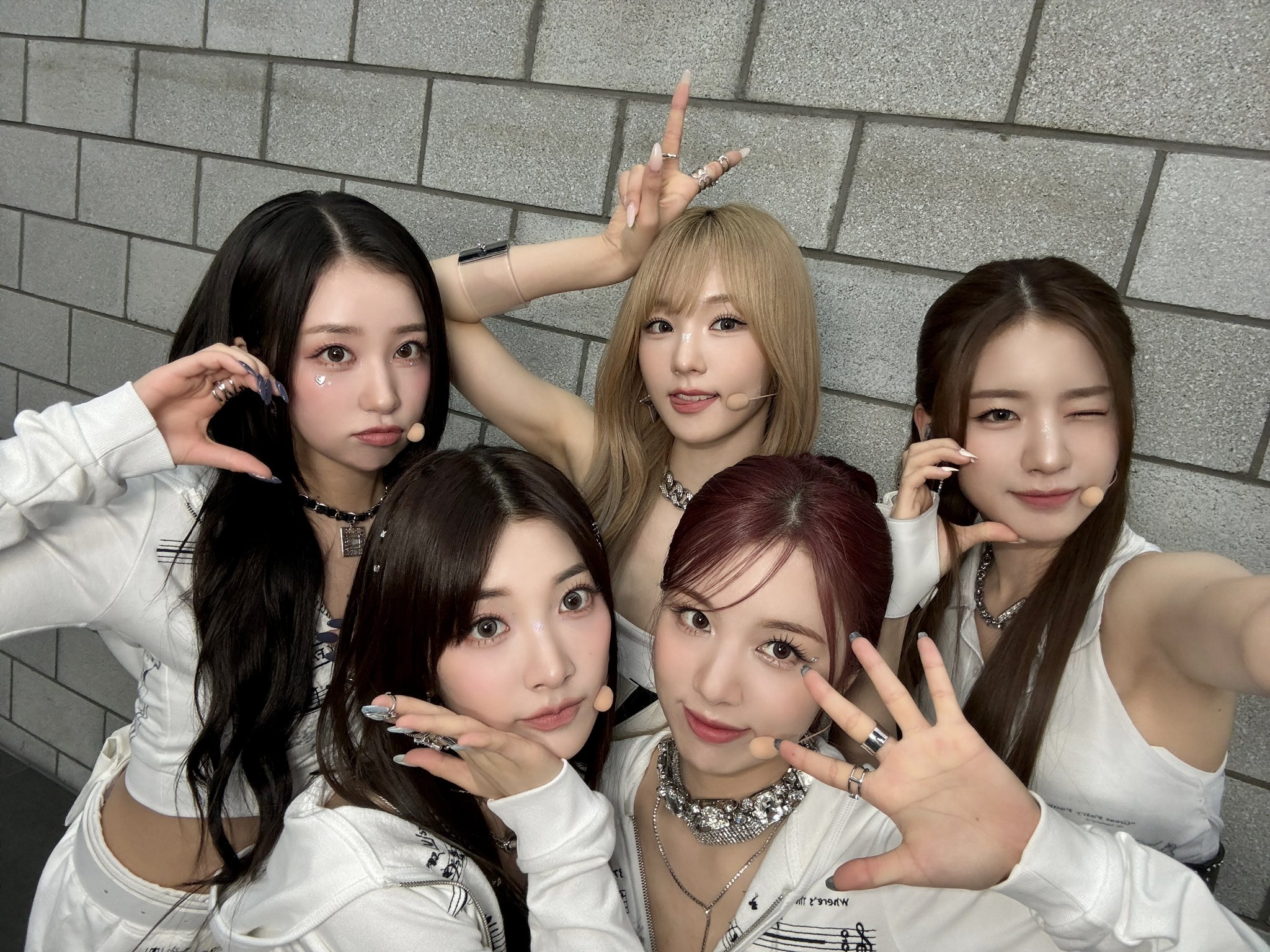 GQ6l1UQbwAIAdLS?format=jpg&name=large