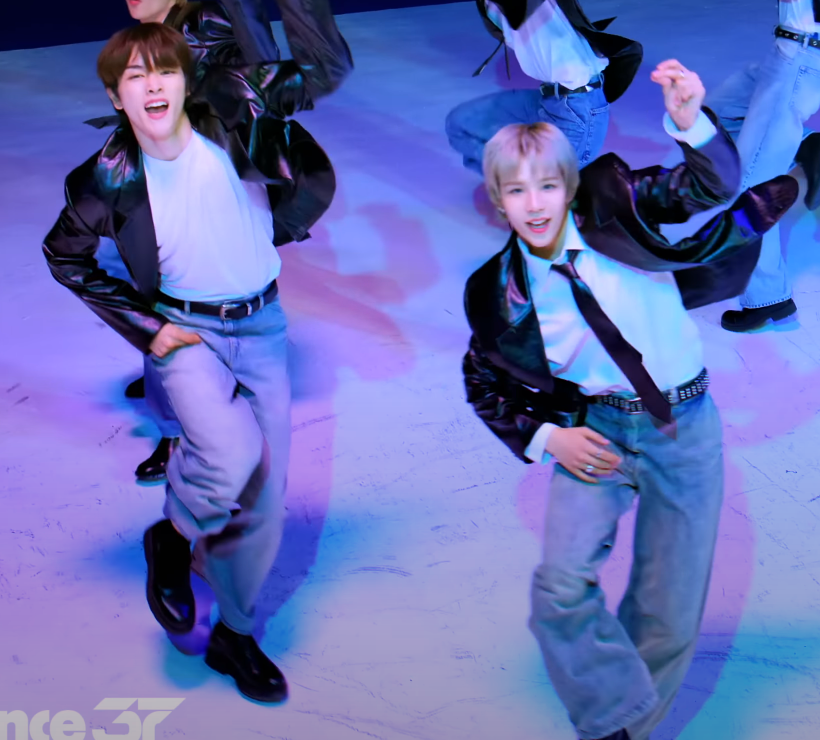 chilliTOMAETO's tweet photo. @M2MPD @RIIZE_official #Performance37_RIIZE
퍼포37에 성쇼의 등장씬은 ㄹㅈㄷ이지요~ 카메라 워킹도 조명도 뭐하나 빠지는게 없는 퍼포37과 라이즈의 만남 기쁘다...! 🥹💕 https://t.co/WxaBceSoIh