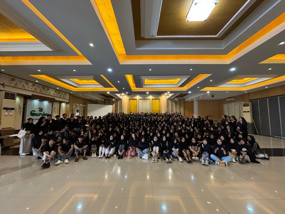 dindaartchic's tweet image. i&apos;m so grateful to be a part of them

#soedirmanstudentsummit 
#unsoed