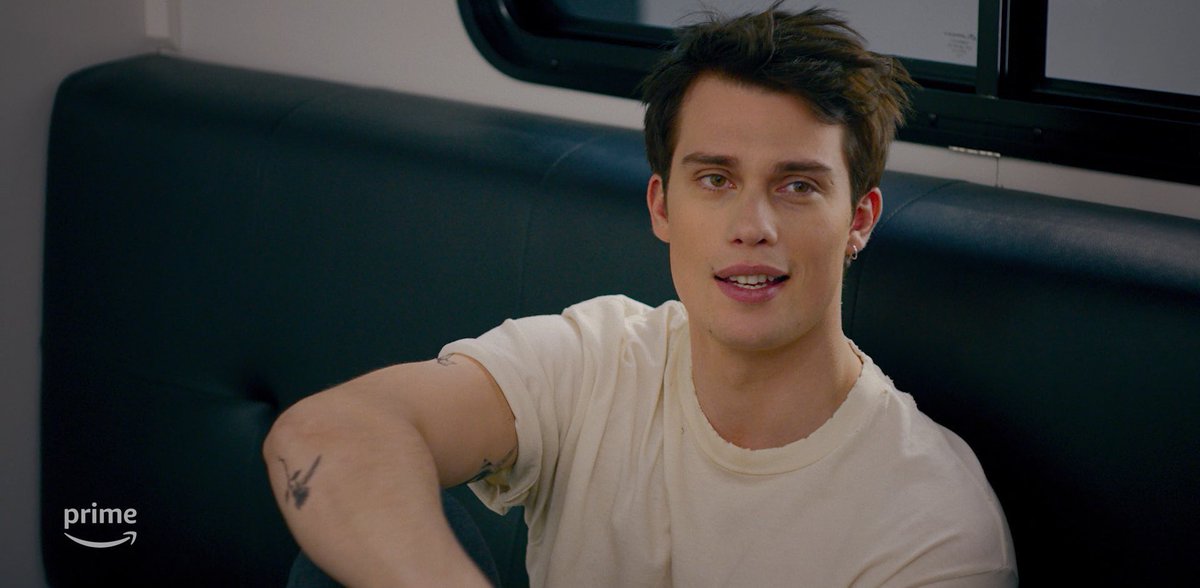 ___lilyvalley's tweet image. Amazon primeで配信中の『The Idea of You』
バツイチの女性が娘の付き添いで行ったライブの人気バンドマンと運命の出会いを果たすロマコメ映画🌿アンハサウェイ主演でバンドマンのモデルはハリースタイルズ！