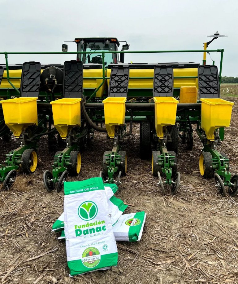 ¡Continuamos en las labores de siembra! 🌽

Nuestra semilla está presente en los campos venezolanos y lleva el sello de calidad Danac.

Seguimos aportando por un próspero futuro agrícola 🌱