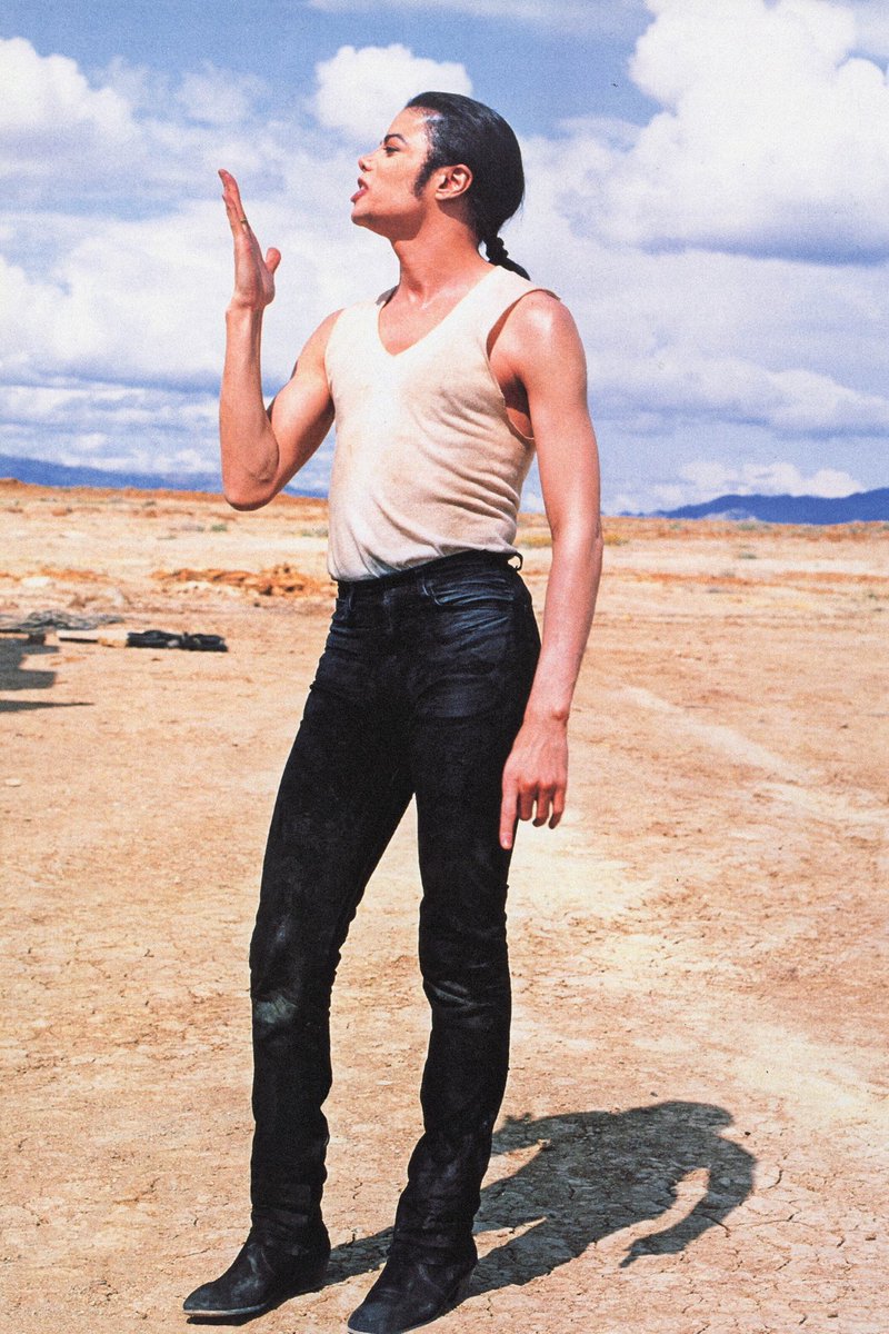 _SethMade's tweet image. 👑 #MJ4ever