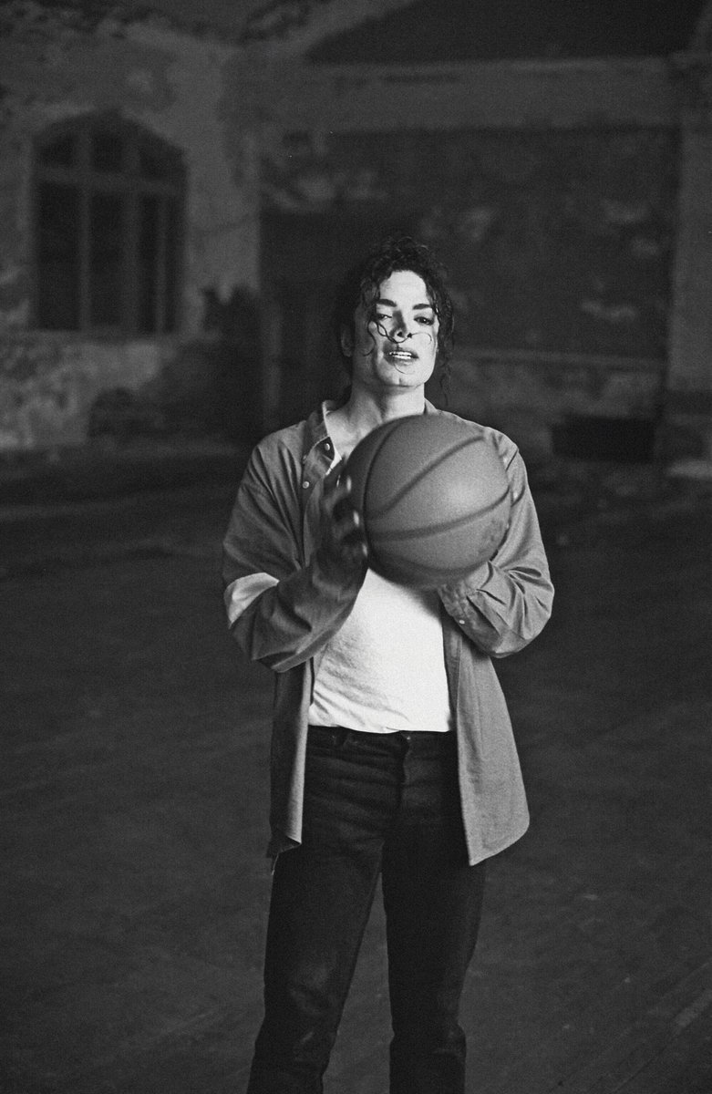 _SethMade's tweet image. 👑 #MJ4ever