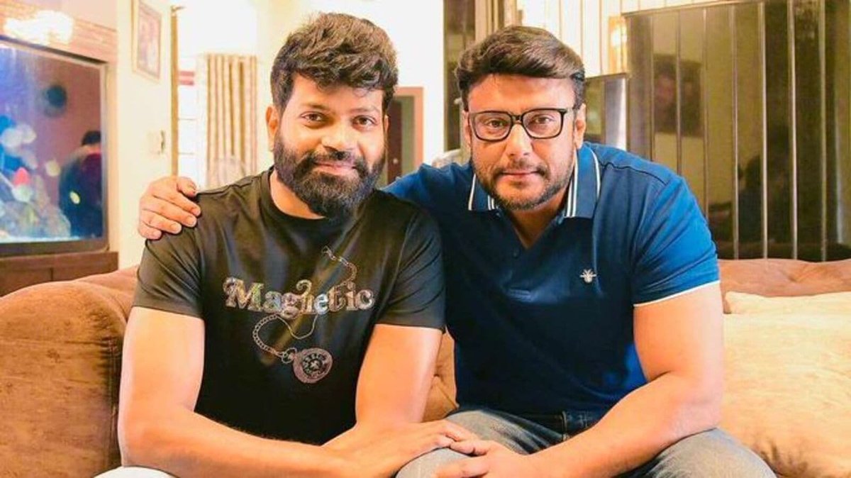 flixoyeIN's tweet photo. “ಹಾಯ್‌ ಟೈಗರ್, ಹಾಯ್‌ ಬಾಸ್”!!!! – ಜೈಲಿನಲ್ಲಿ ದರ್ಶನ್ ಭೇಟಿ ಮಾಡಿದ್ದು ಯಾರು? https://t.co/f5EPTjEC6T 

ಜೈಲಿನಲ್ಲಿರುವ ದರ್ಶನ್‌ ರವರನ್ನು ಭೇಟಿ ಮಾಡಿದ ... https://t.co/wZQYk58rOT