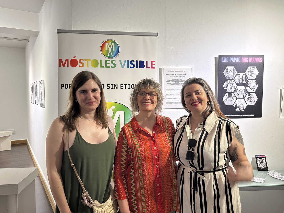 Esta mañana hemos estado en la inauguración de la expo “Papás y Mamás. Familias diversas” de la fotógrafa  Marina Skell y organizada por <a href="/MostolesVisible/">Móstoles Visible</a> 

Una preciosa reivindicación desde el cariño que estará en el Museo de la Ciudad hasta el 2 de julio. No os la perdáis!!