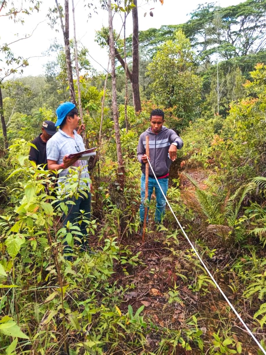 umy_xmns's tweet photo. Behind the scenes 📸 #CIREP engineering team completed the field assessments of 46 construction sites in 4 Municipalities &amp; RAEOA. Kudos to technical engineers who've been tirelessly working on data collection in the midst of jungles, rivers, and community villages🙏🏾#teamwork ✨ https://t.co/5EqJx71wJD