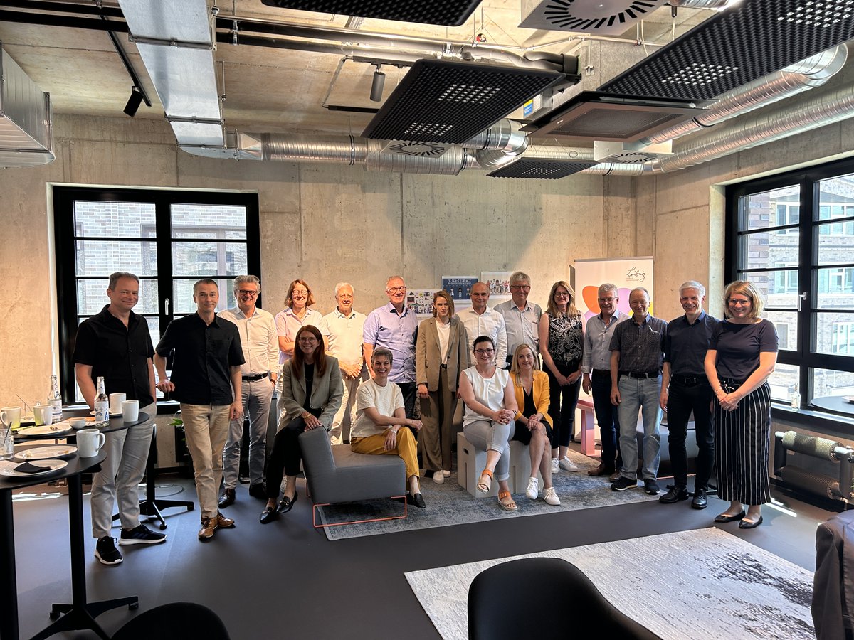 ✨Network News✨
Presented Gen Z's perspective at the Leibniz Leadership Academy in Munich with insightful discussions on the evolving academic job market and its future. 
PhDs at Leibniz institutes join the Reverse Mentoring Program:lnkd.in/ejv9dNhu
#GenZ #FutureofScience