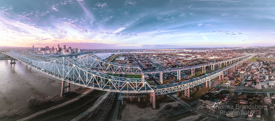 Mississippi River double bridge panorama available here:

pictorem.com/2018016/New%20…

#architecture #architecturephotography #skylines #mississippi #louisiana #river #bridge #wallart #gifts #homedecor #ayearforart #BuyIntoArt #interiordesign #elegantfinephotography #normabrandsberg