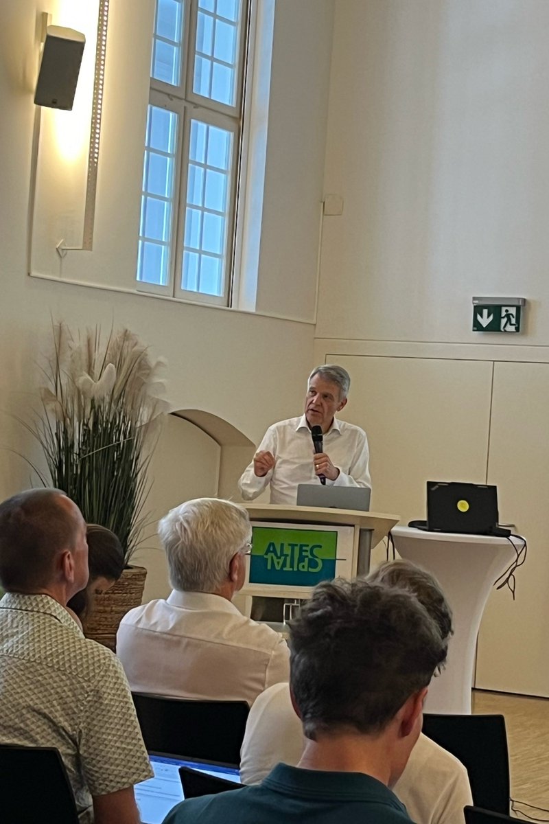 FoLAP_CH's tweet image. Thomas Kappeler (@AREschweiz) gibt uns einen Überblick über die Konkretisierung der #Verordnung. Klare Definitionen und Grenzwerte sind wichtig, aber auch die #Kantone spielen eine Rolle (Stabilisierungsstrategie im kantonalen Richtplan z.B.) #RPG2