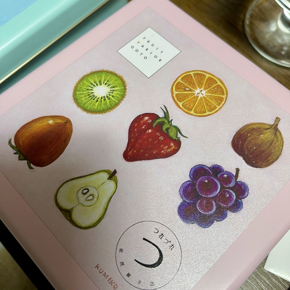 pchie's tweet image. 浅草の『フルーツパーラーゴトウ』さんへ行って来ました♪3月から発売されているクッキー缶（画家の樋上公実子さまのイラスト缶）を買いに〜♡パフェは『9種の果実の初夏色のパフェ』を頂きまシター☆スイカのアイスも入っててゴージャスのデリシャスで大満足デス！