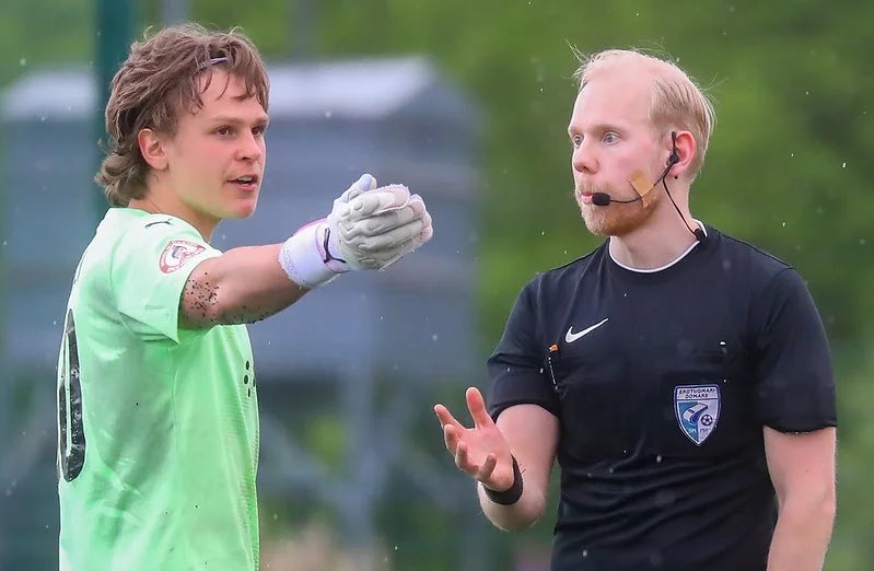 FC Hongassa on erinomainen harjoitteluympäristö maalivahdeille – maalivahtivalmentajat Miika Salmi ja Pasi Hilli haastateltavina 🎙️! 

🔗 fchonka.fi/2024/06/fc-hon…

Maalivahti, oletko kiinnostunut liittymään FC Honkaan 🧤? Katso yhteystiedot tekstin lopusta!

📸: Juhani Järvenpää