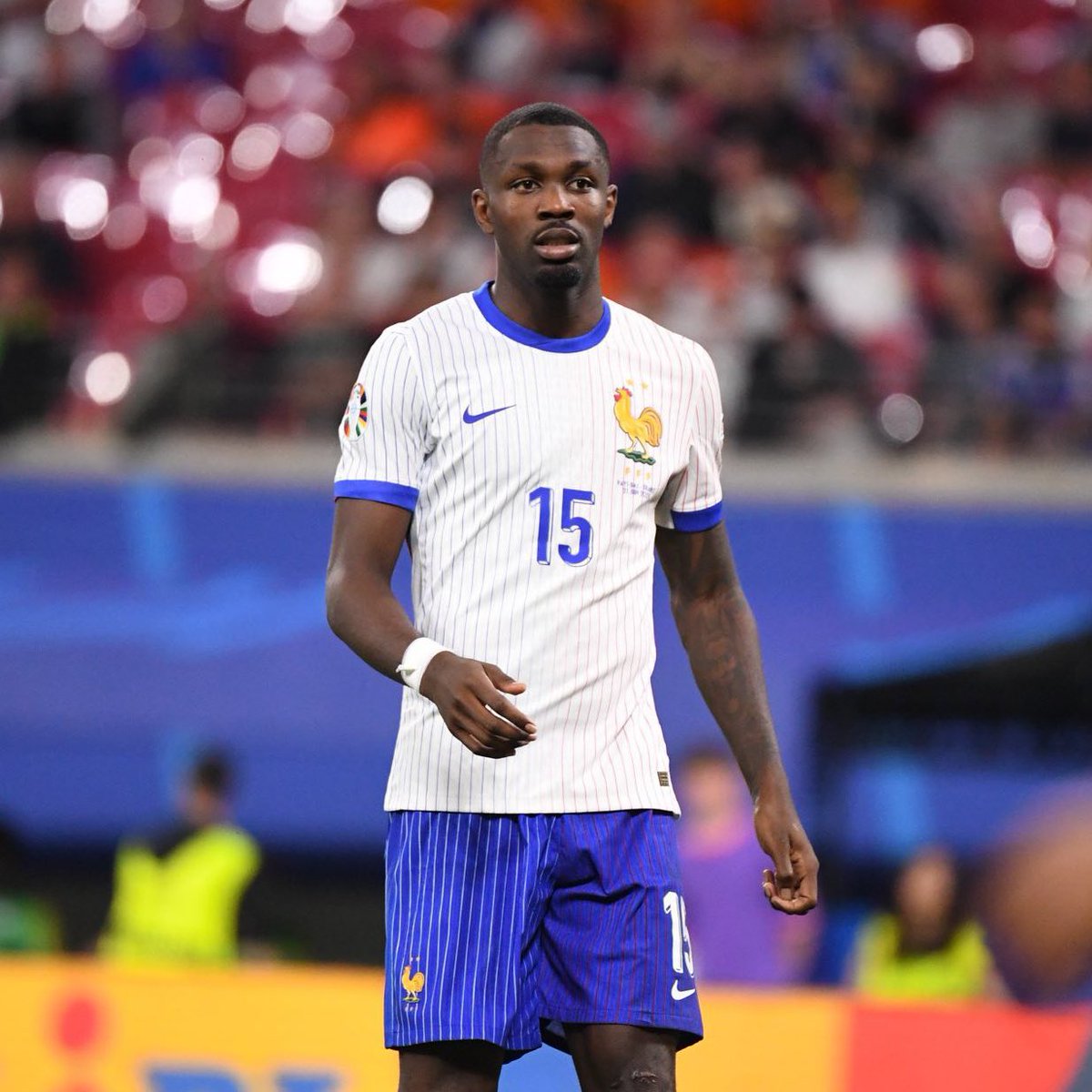 Cet homme va marquer ce soir ❤️⚽️

🎁 Un maillot de la France offert parmi les RT si ce n’est pas le cas (me follow pour que je puisse vous DM)