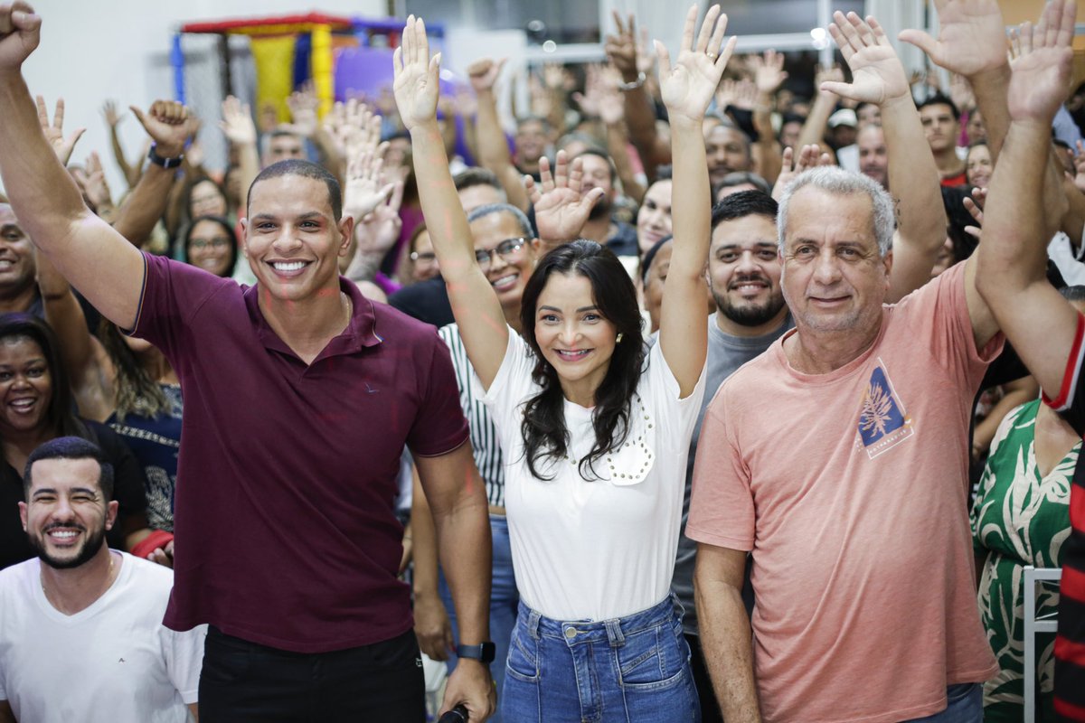 delegadamade's tweet photo. Reunião com o pré candidato a vereador Maicon Cruz. Vamos juntos! Vai acontecer! 

#delegadaMadeleine #vaiacontecer https://t.co/mrxjVOHS04