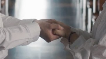 Osoma90's tweet photo. 오마이갓

                명희태                              은혁은유
   
       꽉 잡은 두 손                      절박하게 붙잡은 손 https://t.co/Q5PLIRQ6AD