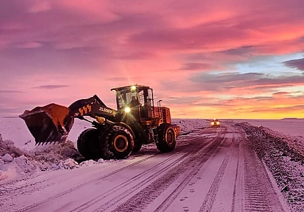⚠️ #Chubut 25/06/2024 1er parte de rutas del Plan Invernal de #VialidadNacional 
📸 RN 3 #ComodoroRivadavia - #Trelew: calzada con hielo y nieve entre Ferrays y Salamanca (foto); banq. con nieve. Equipos trabajando.
❗️Extrema precaución. 
➡️ Info de rutas: bit.ly/3cXG77F
