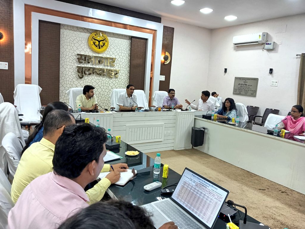 DM Bulandshahr (@dmbulandshahr) on Twitter photo आज #जिला_शिक्षा_एवं_अनुश्रवण_समिति की बैठक में खण्ड शिक्षा अधिकारियों के शत प्रतिशत निरीक्षण, स्मार्ट क्लास, नामांकन, मध्यान्ह भोजन, विद्युतीकरण व अन्य गतिमान #कायाकल्प कार्यों की प्रगति की जानकारी ली।
शिक्षा में सुधार के सम्बन्ध में आवश्यक निर्दश दिये।
<a href="/basicshiksha_up/">Department Of Basic Education Uttar Pradesh</a> आज #जिला_शिक्षा_एवं_अनुश्रवण_समिति की बैठक में खण्ड शिक्षा अधिकारियों के शत प्रतिशत निरीक्षण, स्मार्ट क्लास, नामांकन, मध्यान्ह भोजन, विद्युतीकरण व अन्य गतिमान #कायाकल्प कार्यों की प्रगति की जानकारी ली।
शिक्षा में सुधार के सम्बन्ध में आवश्यक निर्दश दिये।
<a href="/basicshiksha_up/">Department Of Basic Education Uttar Pradesh</a>