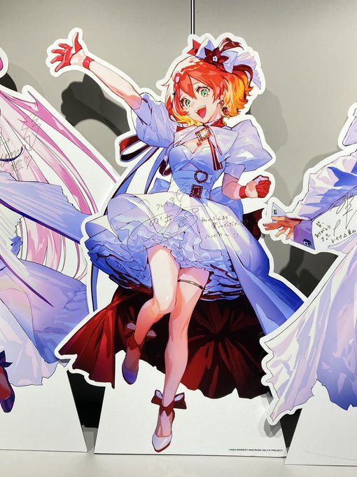 ワルキューレ衣装展アンコール2回目行けた!!ライブBGM音量かなりボリュームアップしててワルキューレちゃんの美声を全方向から浴びれたのすんごいよかった🥹 応援メッセージ壁いっっぱい集まってて愛されてるワルキューレちゃん!!❤️💜💛💚🩷