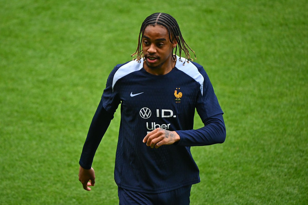 ActuFoot_'s tweet photo. 🚨 Bradley Barcola pourrait être aligné dans le XI de Didier Deschamps ce soir avec Kylian Mbappé et Ousmane Dembélé. 🇫🇷

C’est la tendance forte du moment.

(@FabriceHawkins) https://t.co/uNz18J5ajH