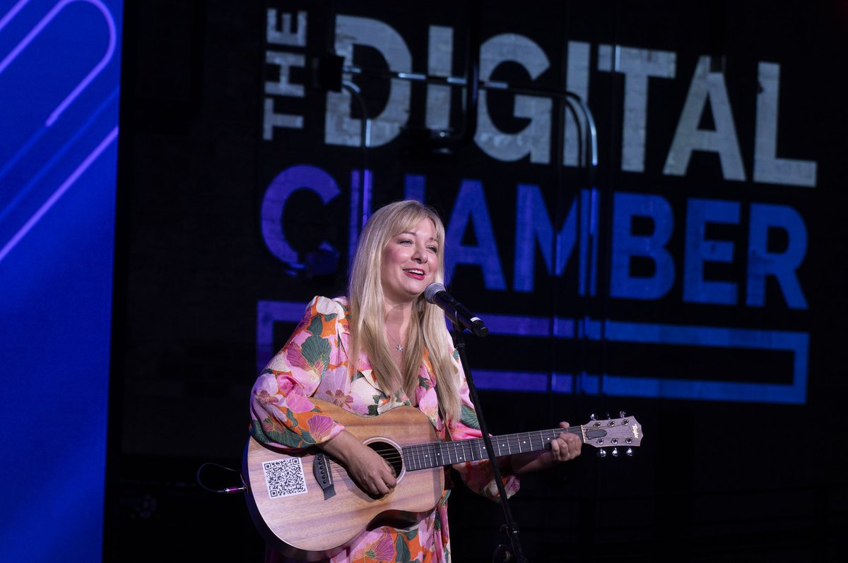 queentatiana's tweet image. 📷 from the DC Blockchain Summit. 

#DCBlockchain #digitalchamber #washingtondc #tatianamoroz #bitcoin #nevergiveup #blockchain #dcblockchainsummit #songwriter #acousticmusic