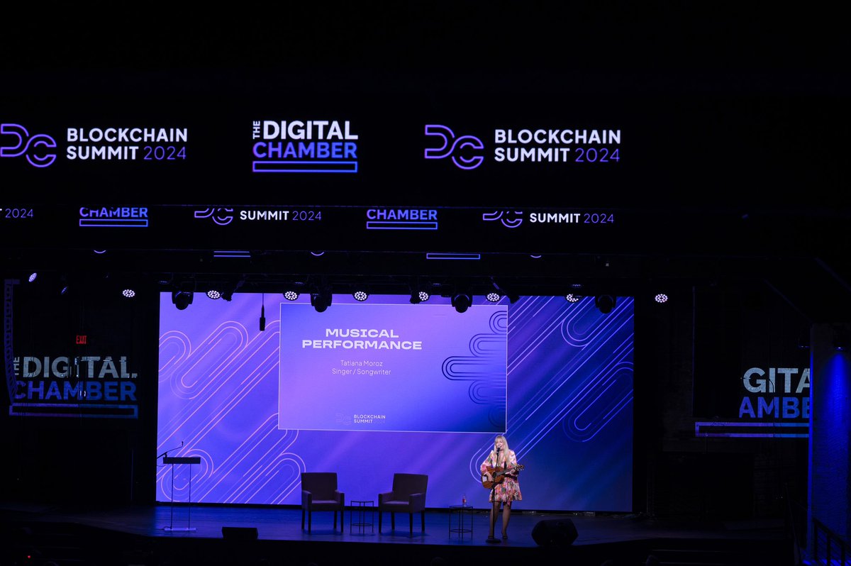 queentatiana's tweet image. 📷 from the DC Blockchain Summit. 

#DCBlockchain #digitalchamber #washingtondc #tatianamoroz #bitcoin #nevergiveup #blockchain #dcblockchainsummit #songwriter #acousticmusic