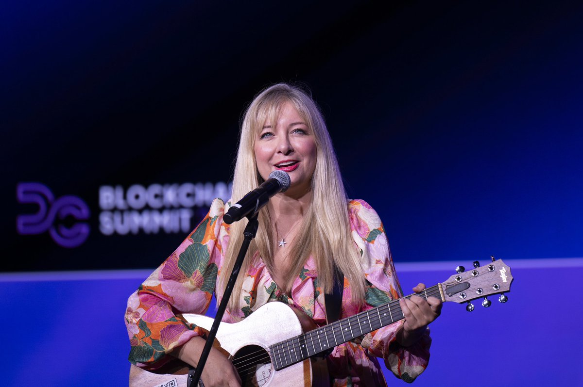 queentatiana's tweet image. 📷 from the DC Blockchain Summit. 

#DCBlockchain #digitalchamber #washingtondc #tatianamoroz #bitcoin #nevergiveup #blockchain #dcblockchainsummit #songwriter #acousticmusic