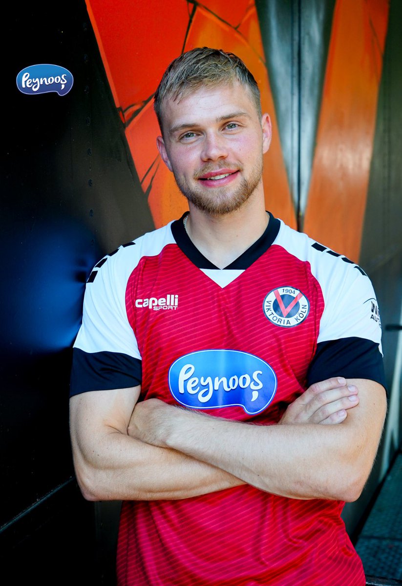 Schön dass du bleibst, Lars! 🥰⚽️
Viktoria Köln und Lars Dietz haben den auslaufenden Vertrag verlängert. Der Innenverteidiger bleibt auch 2024/25 unsere Nummer 2️⃣!

📎 t1p.de/vb795
__________
#Vussball #3Liga #Verlängerung