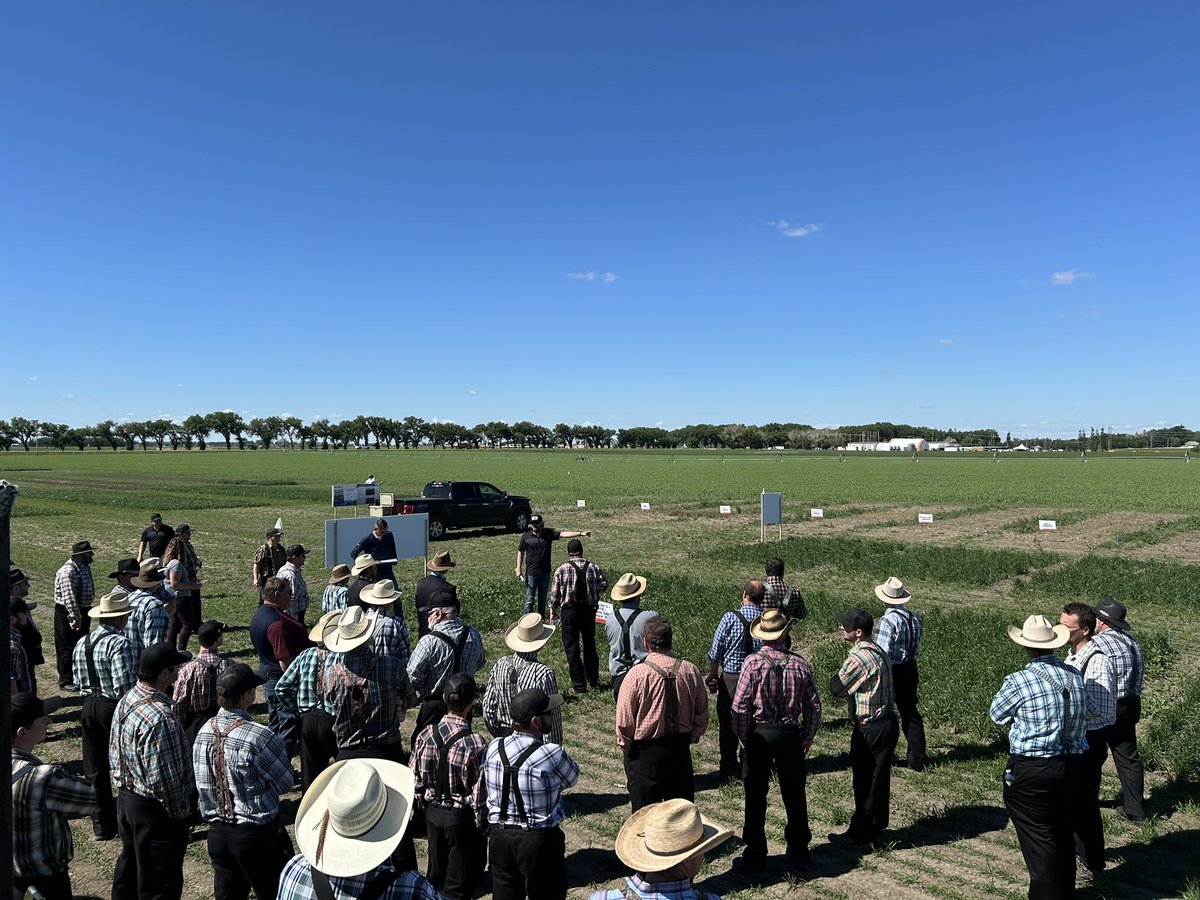 RoscoLyon's tweet photo. Second day on the job with @FMCAgCanada!  Bryan, Clayton, Dallas and Nolan talking to a great crew out at the @FarmingSmarter site.  Covering the portfolio, talking herbicide resistance strategies and more!!!  Reach out to your rep for more info! https://t.co/U5W7tia8As